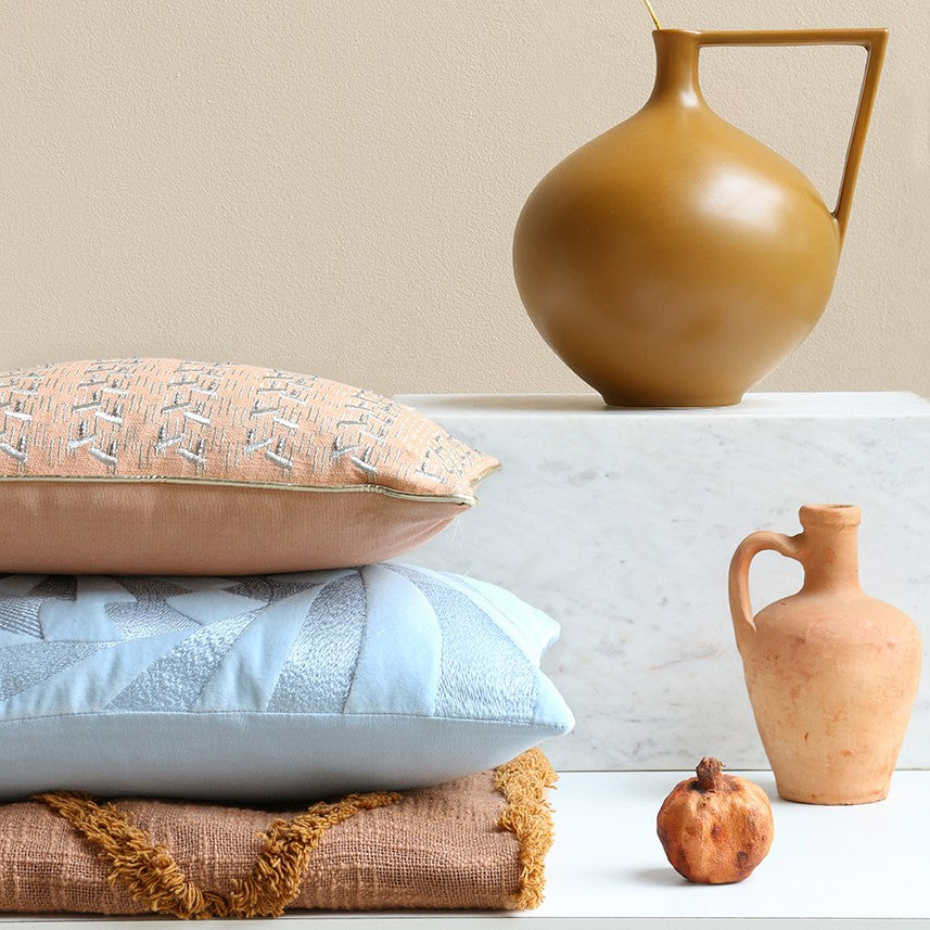 Pillow with silver trim - Image 4